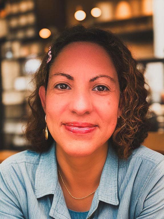 Leonor-Headshot